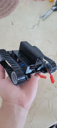Robo estaria estilo tanque, programável, Esp 32 e Arduino, Microphyton