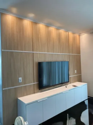 Vendo painel de TV e armário para sala de estar