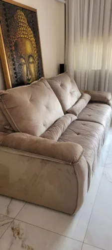 Lindo sofá retrátil 3 lugares, em estado de novo