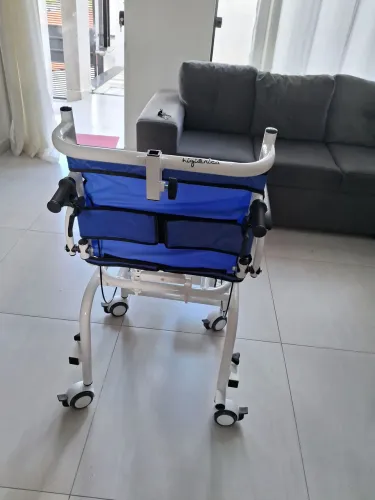 Cadeira de banho vanzetty higiênica nova reclinável de alumínio resistente .