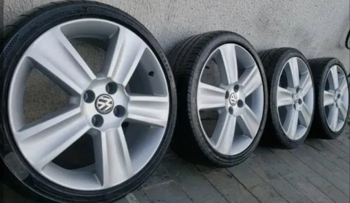 Vendo rodas aro 17 Furo 4x100 Valor 2,500 Cabe em qualquer carro ZAP *