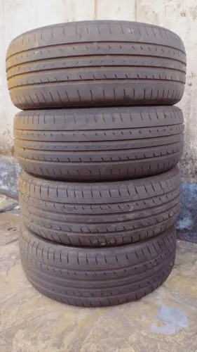 Quatro pneus 225 55 R18