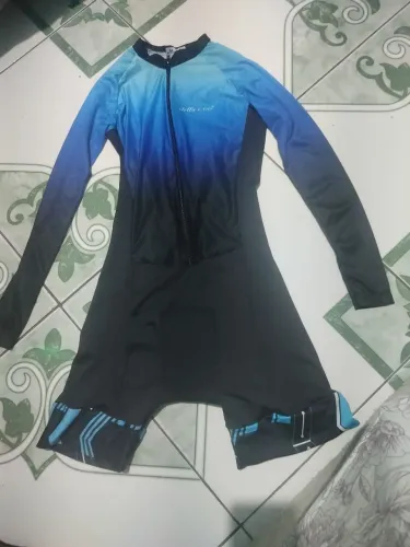 Estou vendendo roupa de mergulho