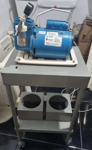 Aspirador cirúrgico FANEM Dia-Pump mod.089 - Acompanha pedestal,carrinho