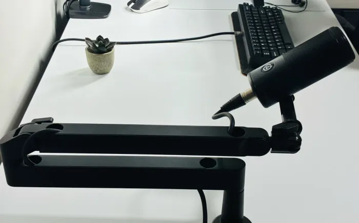 Microfone Elgato Wave DX + Suporte de microfone Elgato Low Profile (Elgato mic arm LP)