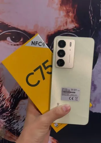 Celular Top - Novo - Lacrado - Cabe no seu bolso Realme C75 - 256Gb Dourado