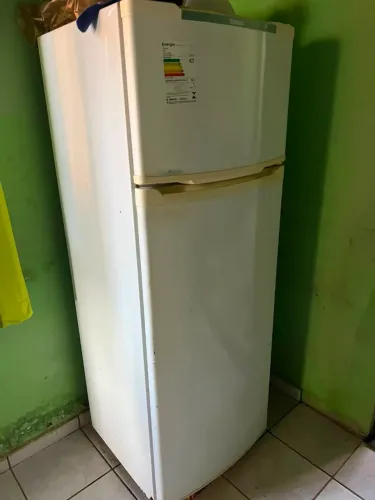 Geladeira duplex não está gelando . Comprei uma nova vendo do jeito que está