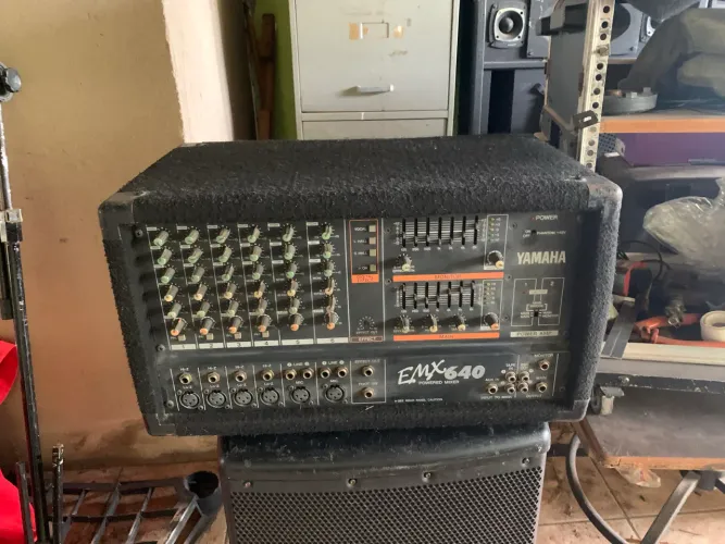 Mesa de som amplificada 400w Yamaha