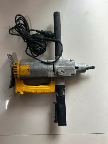 Furadeira Industrial de Alto Torque DeWALT usada