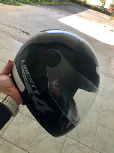 Capacete seminovo ótimo estado