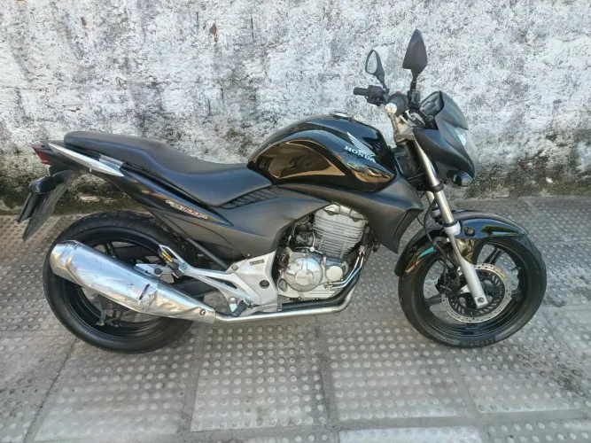 CB 300