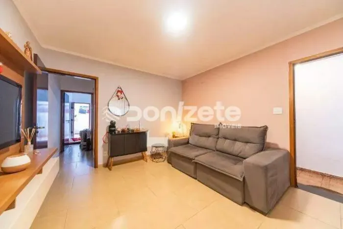 Sobrado à venda em Santo André (Vila Helena) | 2 dorms, 3 banheiros, 2 vagas e churrasquei