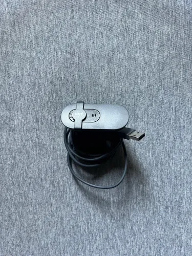 Webcam Logitech Brio 100 Full HD - Com Tampa de Privacidade