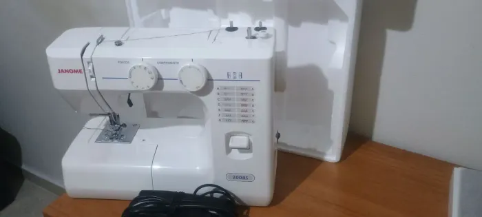 Máquina de costura janome