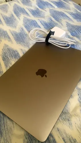 MACBOOK AIR M1