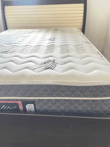 Cama com colchão 