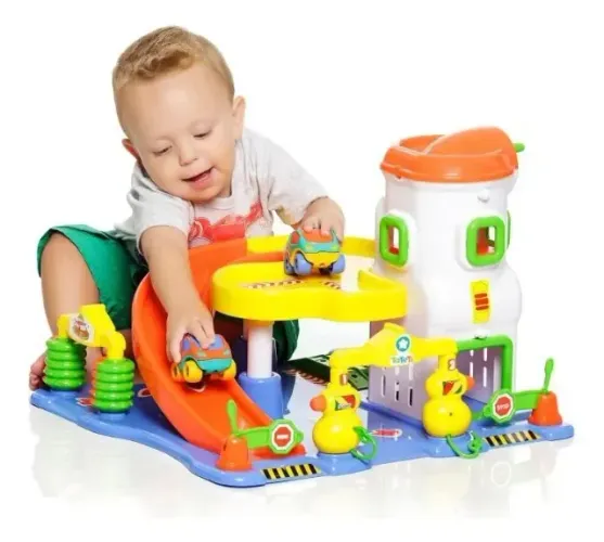 Car center garagem de brinquedos com dois carrinhos 