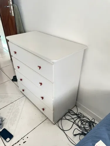 Cômoda 4 gavetas 