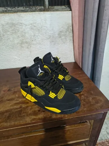 Jordan 4 Thunder Semi novo