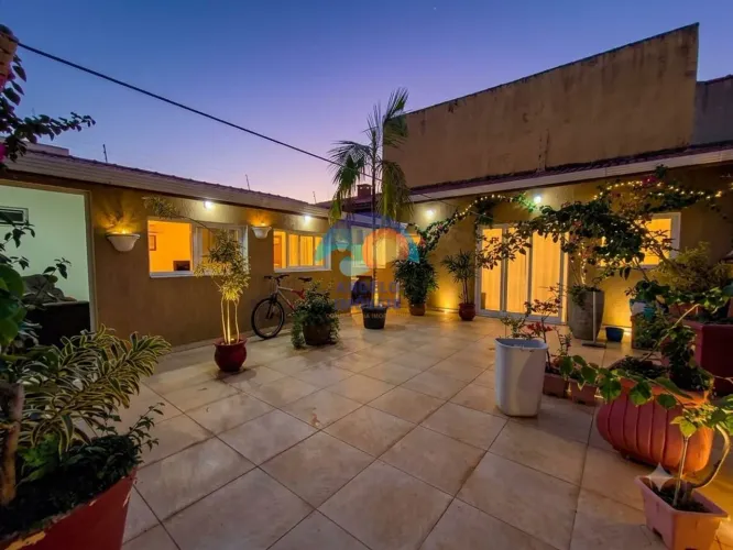 CASA À VENDA EM PERUÍBE 2 DORMITÓRIOS, 1 SUÍTE + EDÍCULA | 650 METROS DA PRAIA