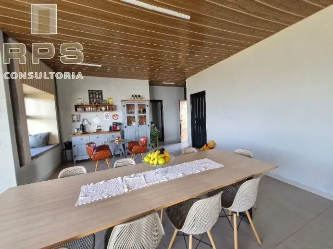 Casa térrea aos pés da Pedra Grande, com 2 suítes e mais 4 suítes em construção, academia,