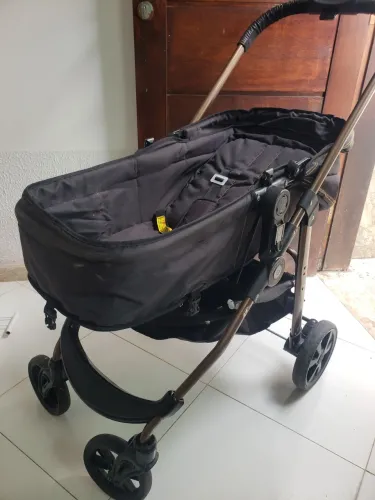 carrinho e bebê conforto
