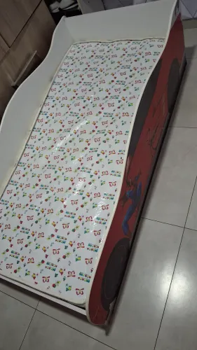 Cama infantil do homem-aranha ?
