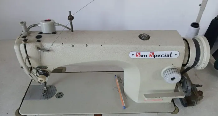 Maquina de costura Reta