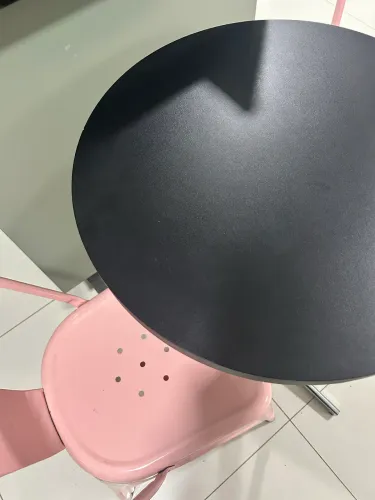 Mesa estilo bistrô, baixa. Inox e MDF