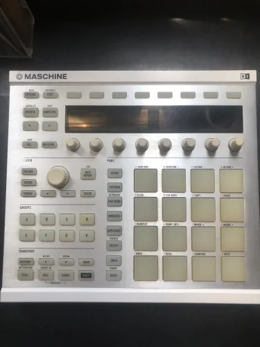 楽器 Machine MK2 Amazon | Native Instruments グルーヴ制作システム MASCHINE Mikro