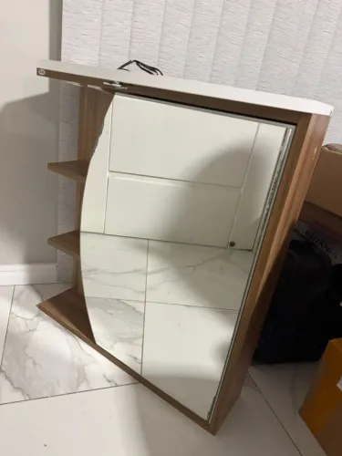 Armário com espelho para banheiro