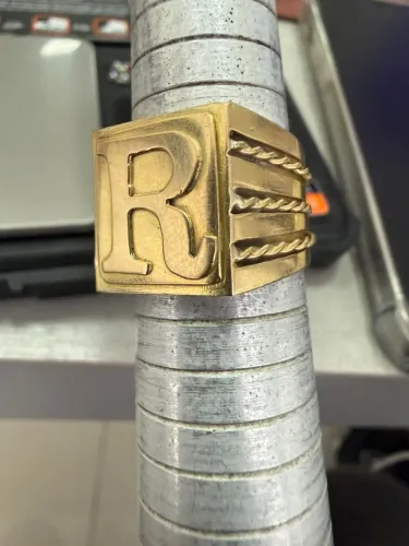 Anel Letra R Maciço de ouro 9.91g 18k procedência garantia eterna