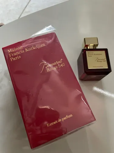 Perfume baccarat mansion francos