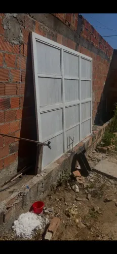 Portão 2 m / 2.30 todo de alumínio pra vender 