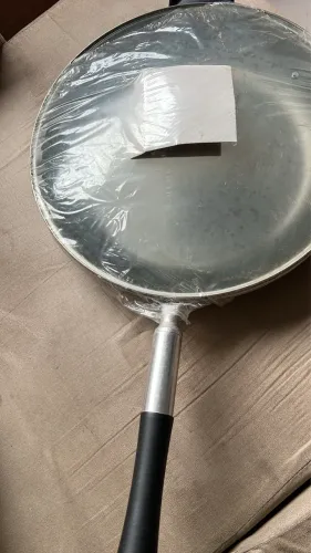 Panela teflonada argentina tipo paellera - com tampa de e