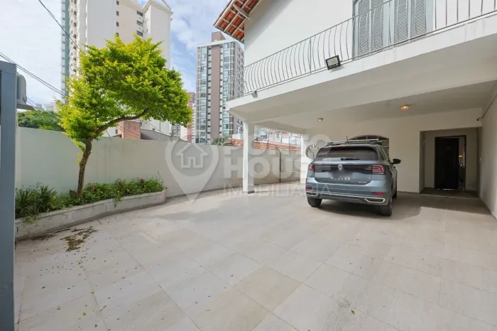 Casa à venda Vila Mariana, 4 dormitórios, 4 vagas, a 900 metros metrô, reformada
