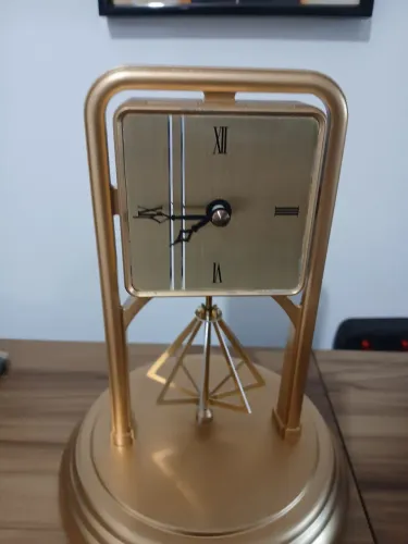Relógio Decorativo de Mesa Dourado