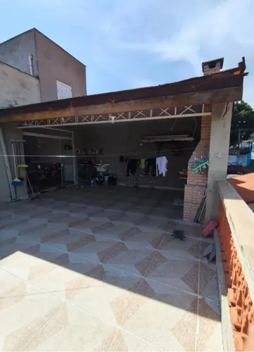Propriedade inteira com casa ampla e ponto comercial