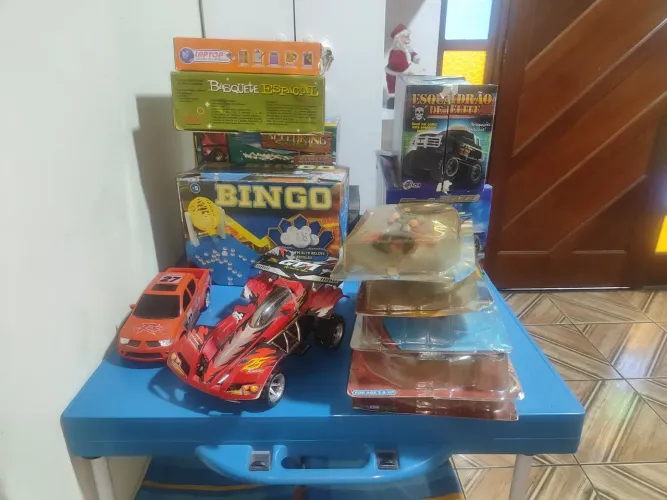 LOTE DE BRINQUEDOS