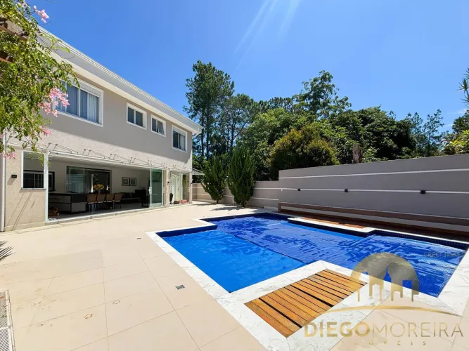 Casa à venda no Condomínio Garden House No coração de Atibaia