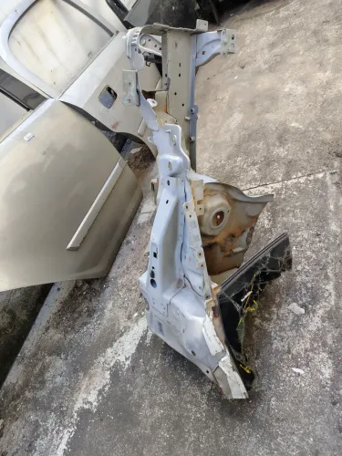Caixa roda longarina esquerda Peugeot 208 original