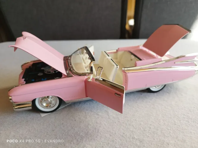 Miniatura Cadillac eldorado 1/24