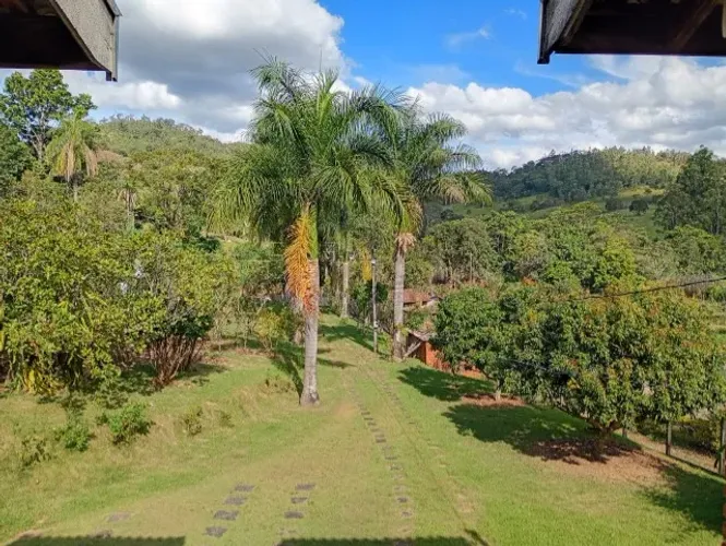 Sítio em Jacutinga com riacho e poço artesiano