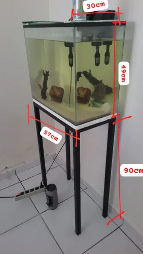 Aquário 80L com base e bomba