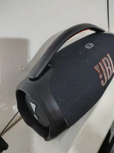 Vendo caixa de som JBL bombox 3 NA GARANTIA AINDA ATÉ NOVEMBRO.