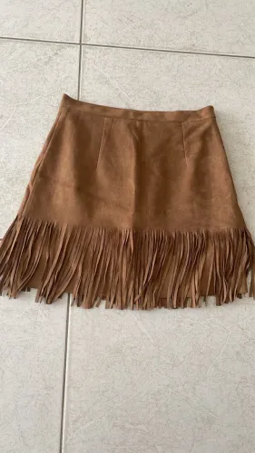 Vendo saia suedem franja linda nova 