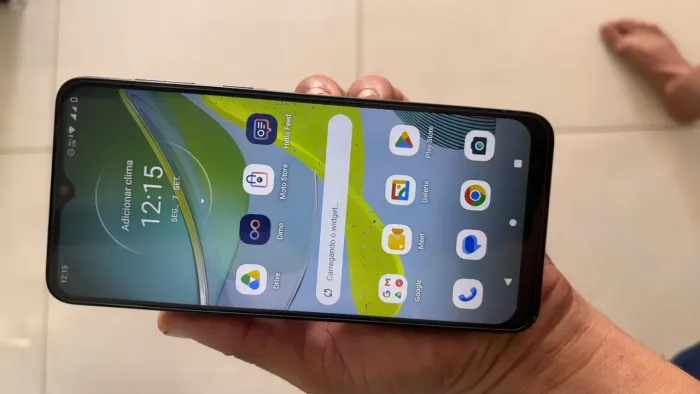 Moto E13 só marcas de uso $300 pra levar logo