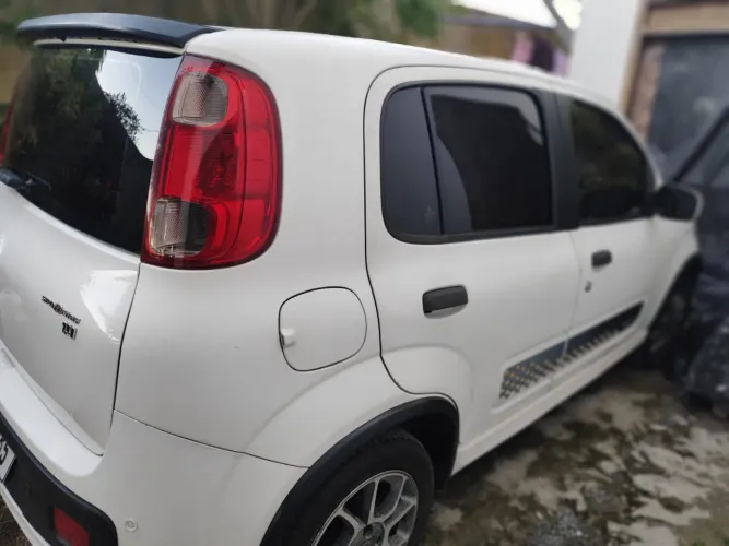 Fiat Uno Sporting 1.4 EVO Fire Flex 8V 4P 2014