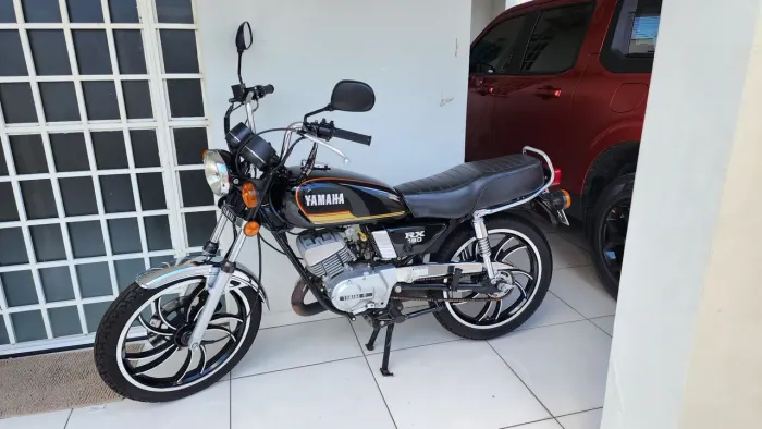 VENDE-SE MOTO YAMAHA RX 180 ÚNICA EM RORAIMA