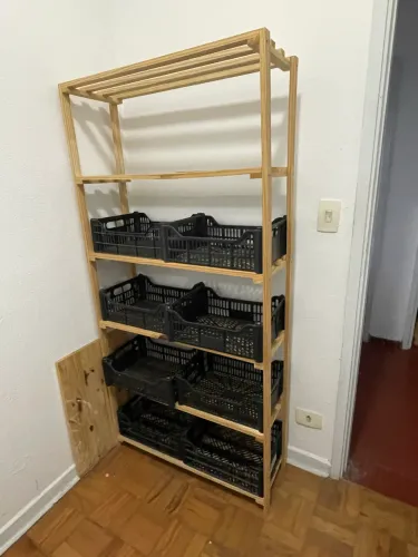 Estante com Caixas Organizadoras